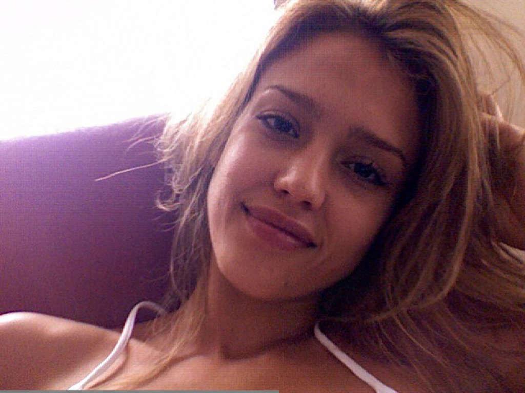 16P Jessica Alba showing naked tits and sexy nipples on her private photos