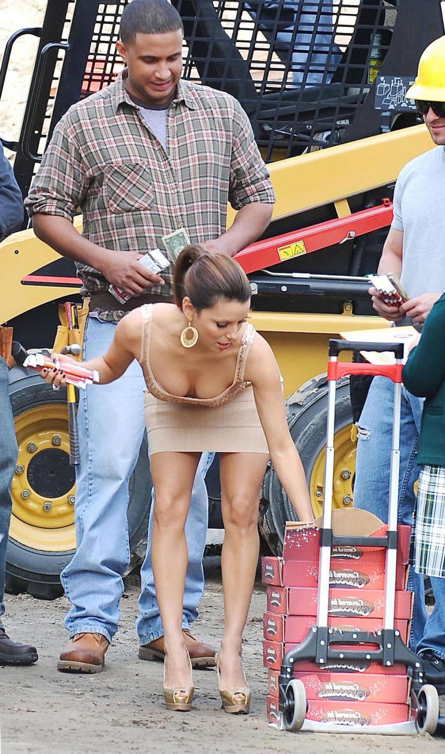 16P Eva Longoria downblouse and looking very sexy in bikini