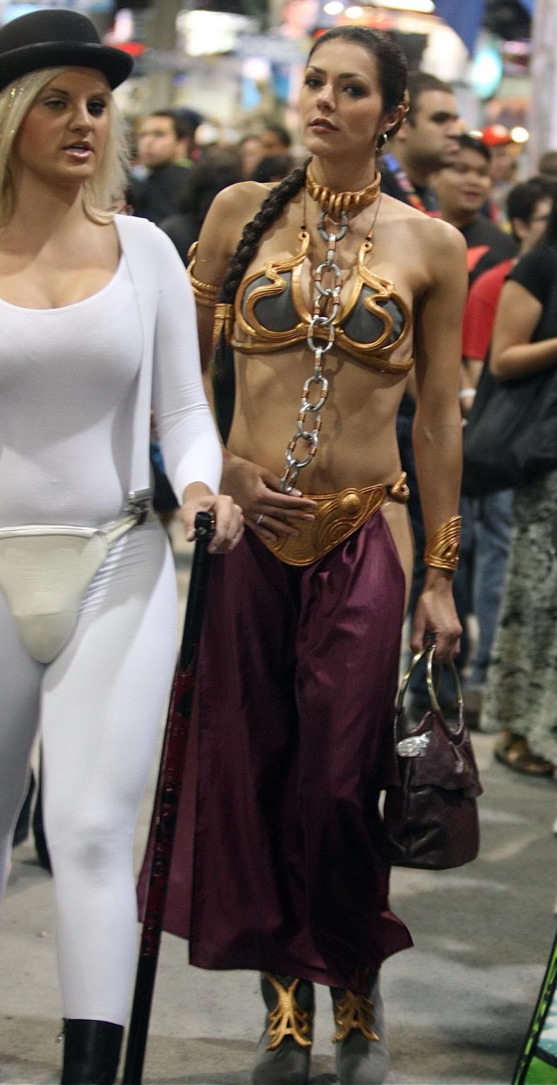 15P Adrianne Curry in sexy Princess Leia outfit at the Comic Con convention in San D