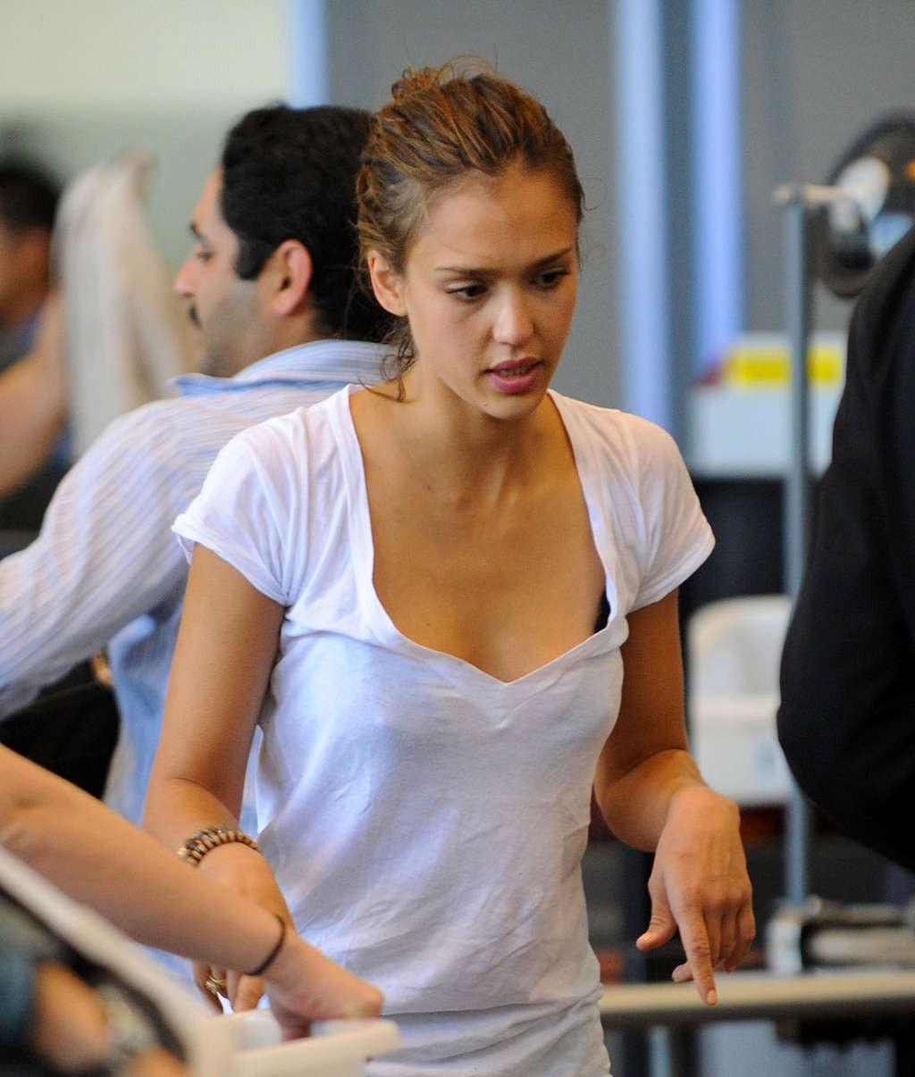 16P Jessica Alba downblouse and very leggy in mini skirt paparazzi shoots