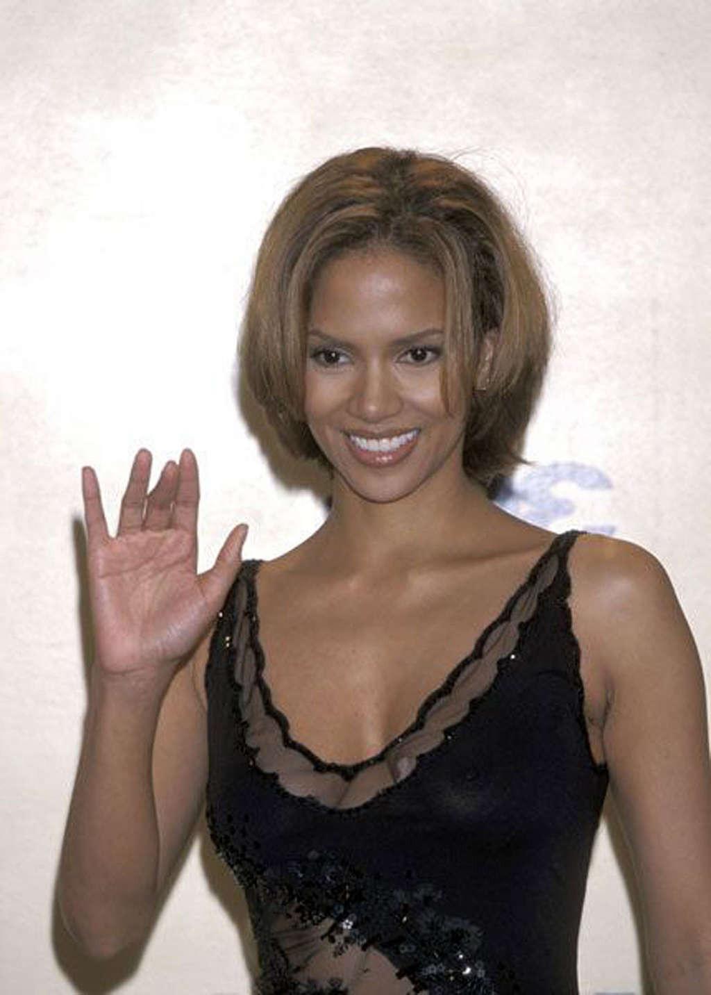 16P Halle Berry showing her nice tits and pookies in see thru dress