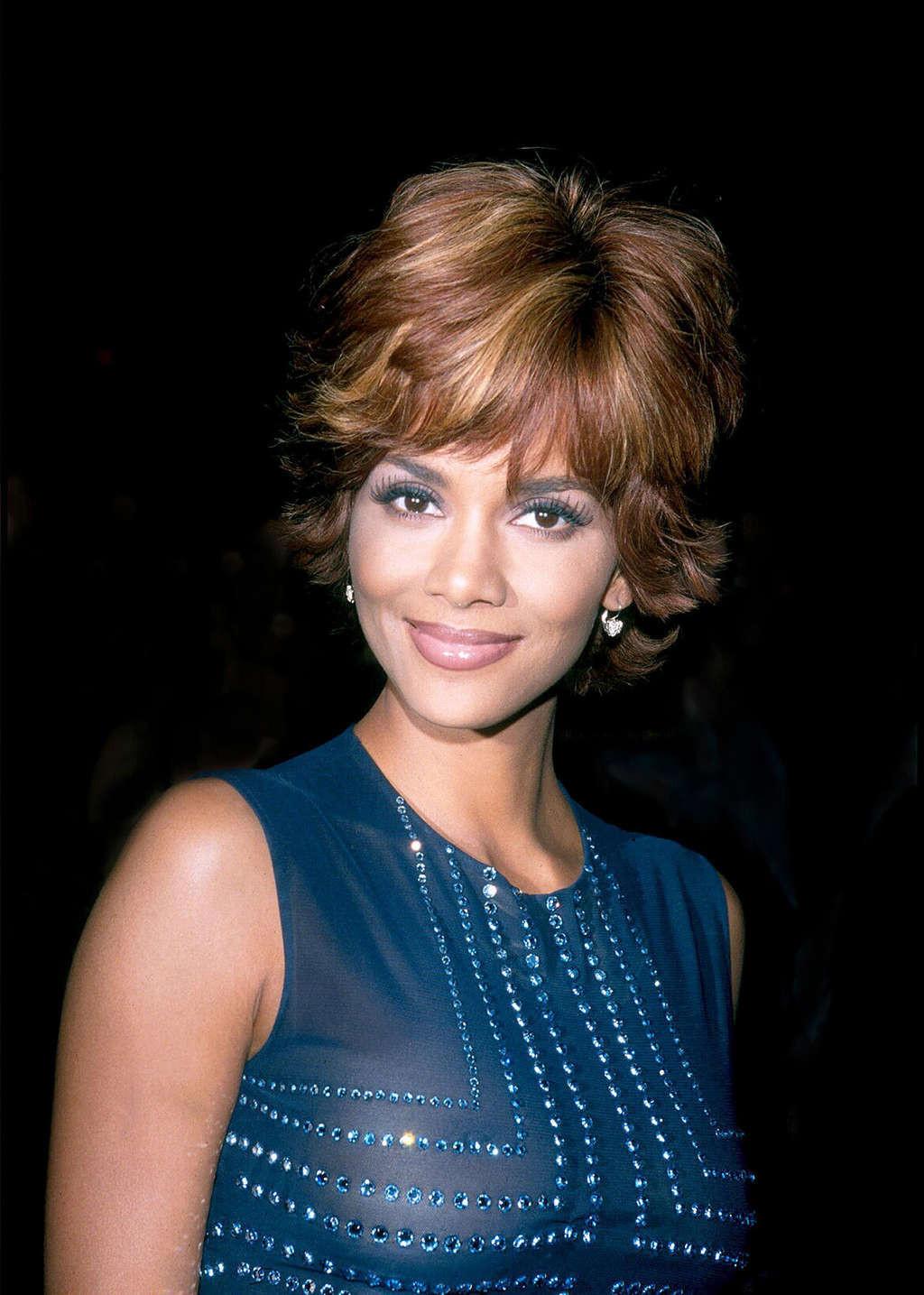 16P Halle Berry showing her nice tits and pookies in see thru dress