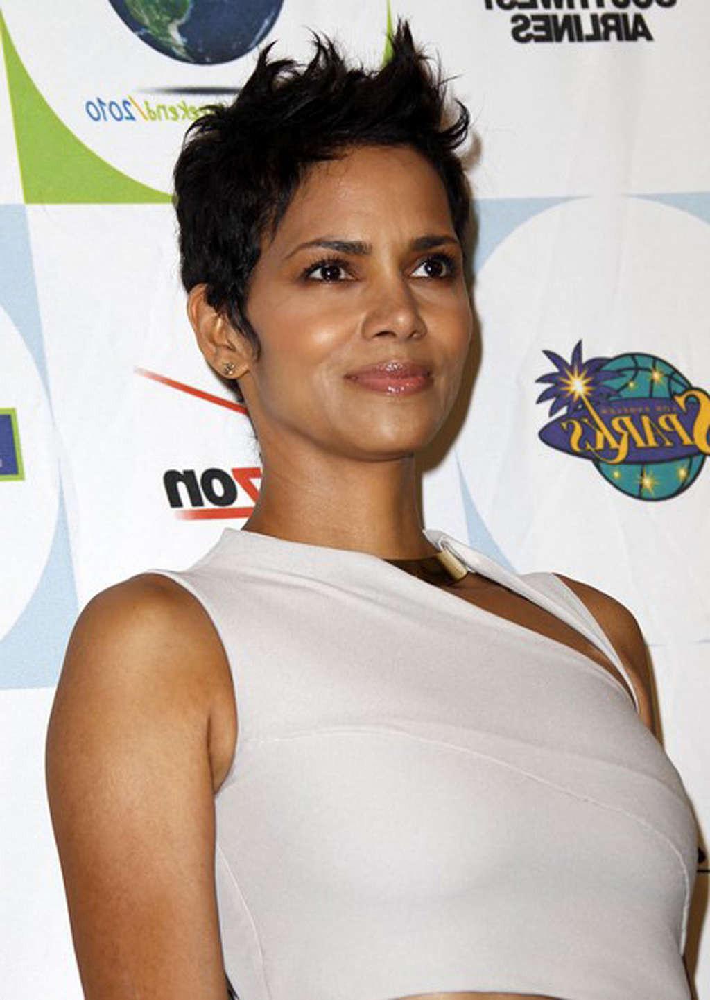 10P Halle Berry reveals her nice tits and upskirt oops paparazzi shoots