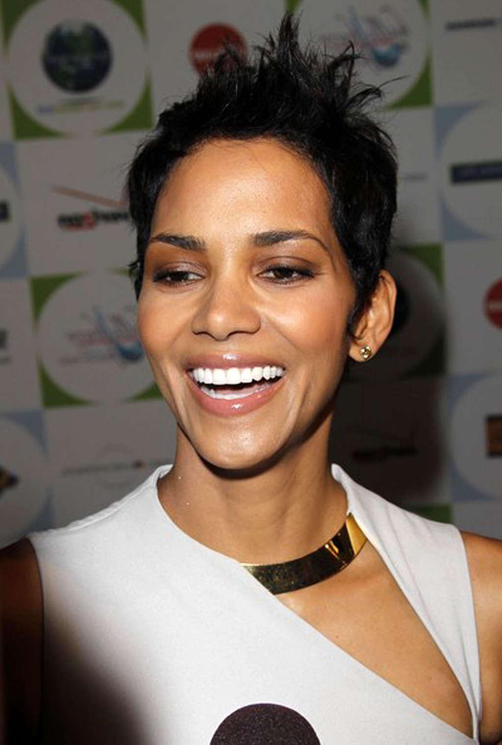 10P Halle Berry reveals her nice tits and upskirt oops paparazzi shoots