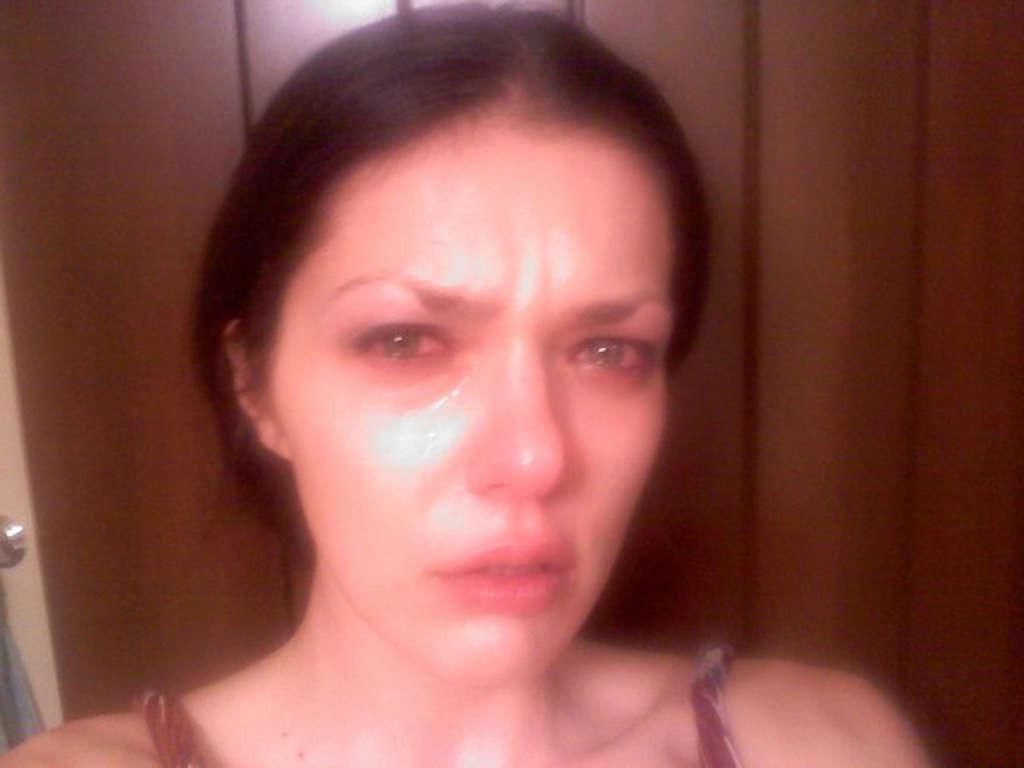 16P Adrianne Curry looking very hot and sexy on her private photos