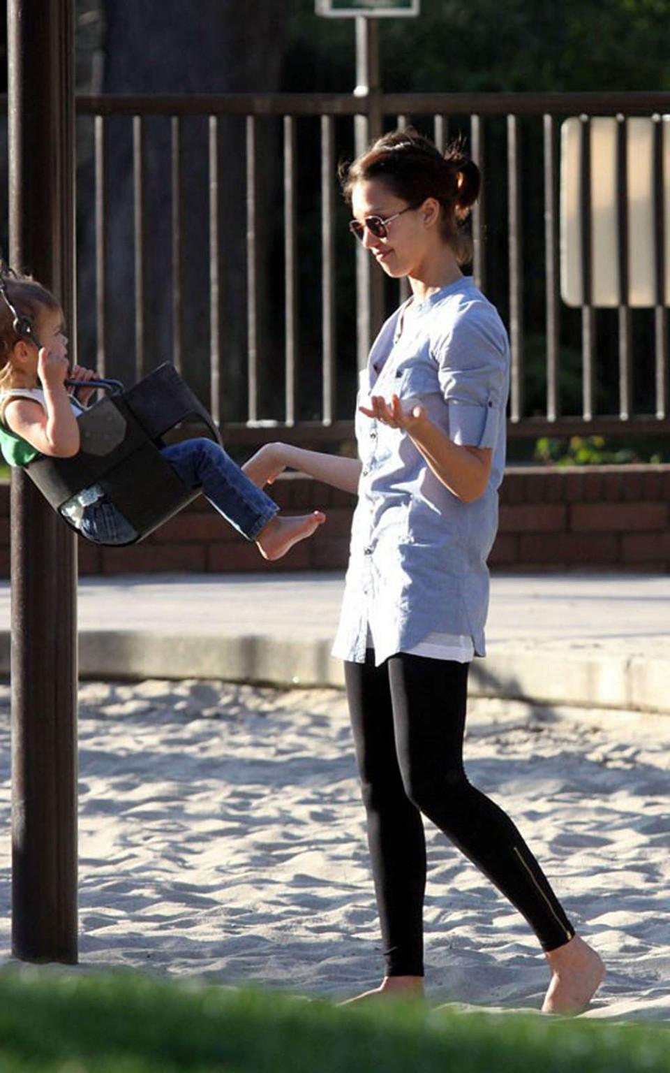 16P Jessica Alba showing her nice ass and downblouse paparazzi shoots