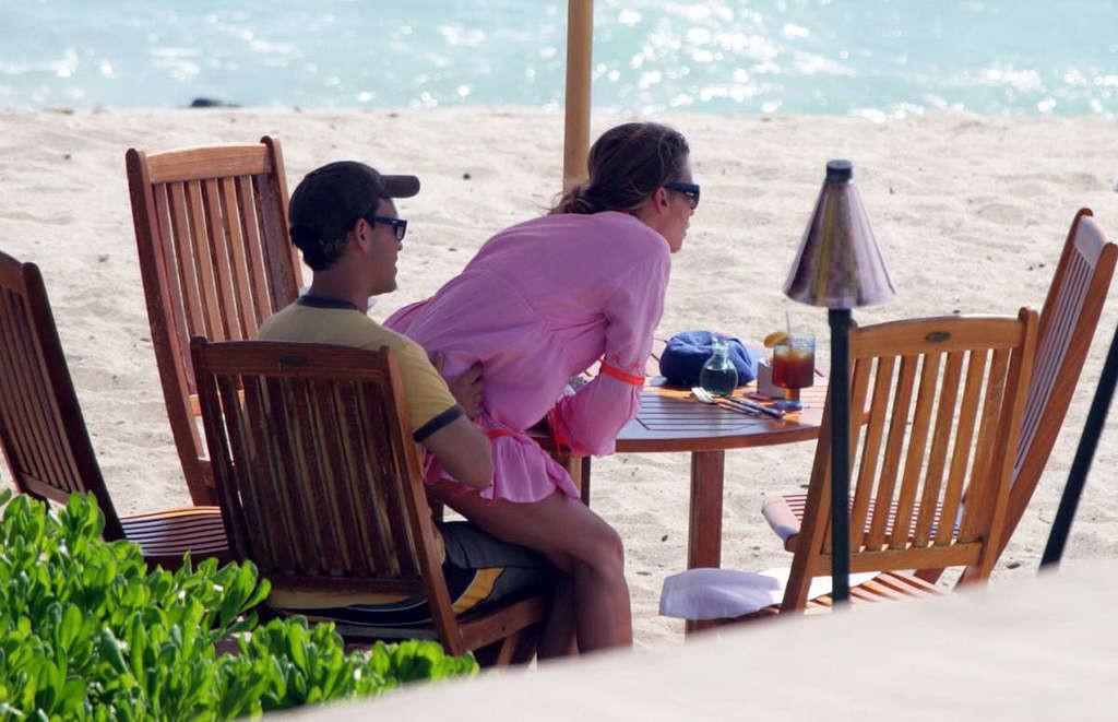 16P Hilary Swank very sexy and hot paparazzo see thru photos