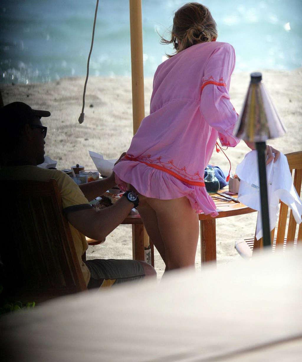 16P Hilary Swank very sexy and hot paparazzo see thru photos