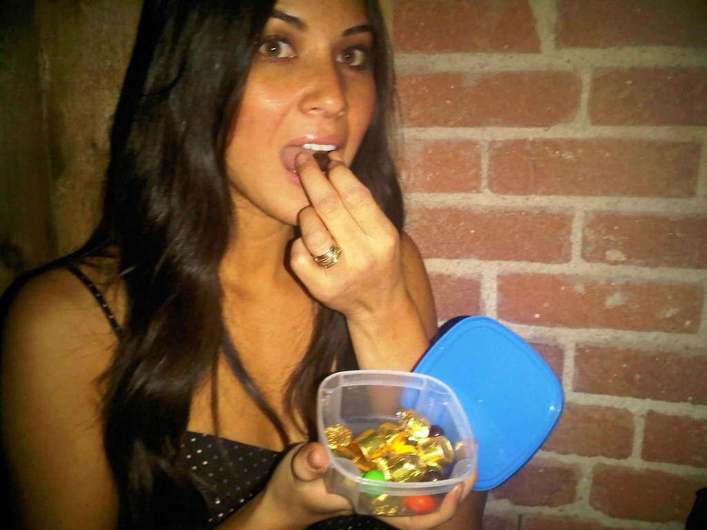16P Olivia Munn looking very hot and sexy on her private photos