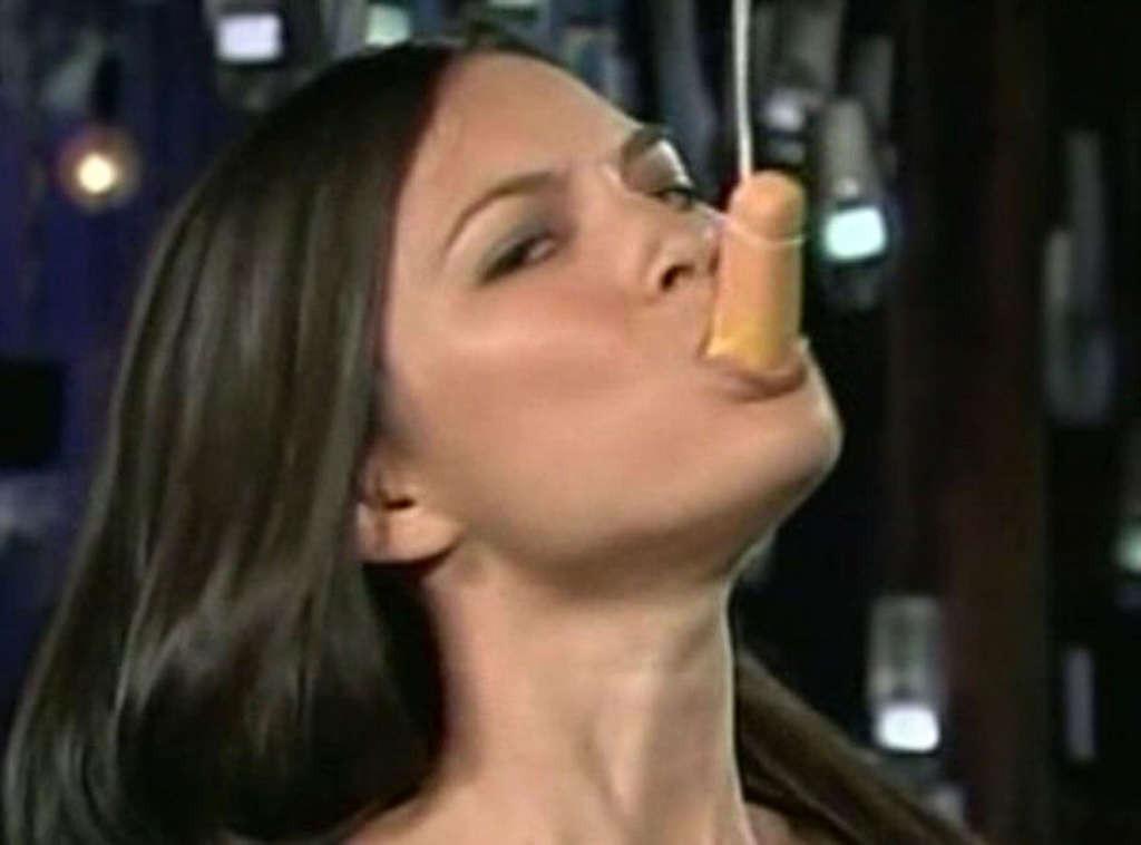 16P Olivia Munn looking very hot and sexy on her private photos