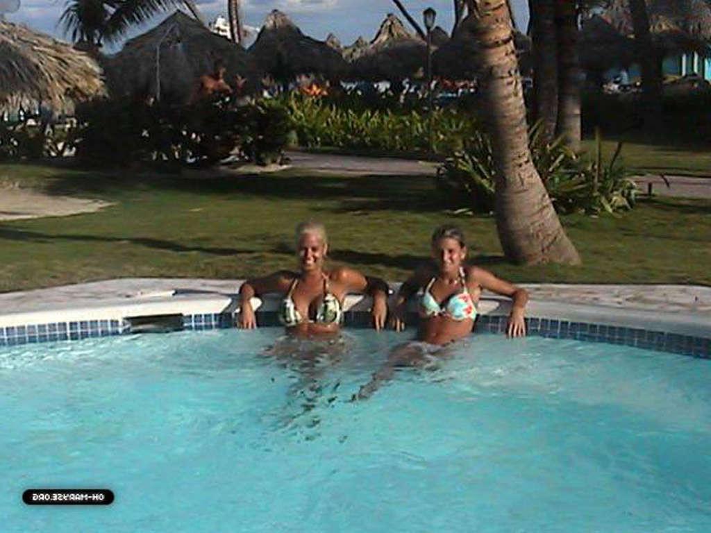 16P Maryse Ouellet looking nice and hot on her sexy private photos