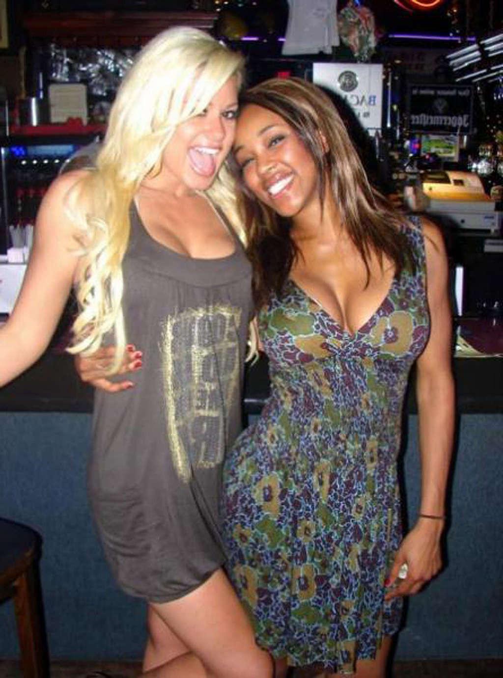 16P Maryse Ouellet looking nice and hot on her sexy private photos