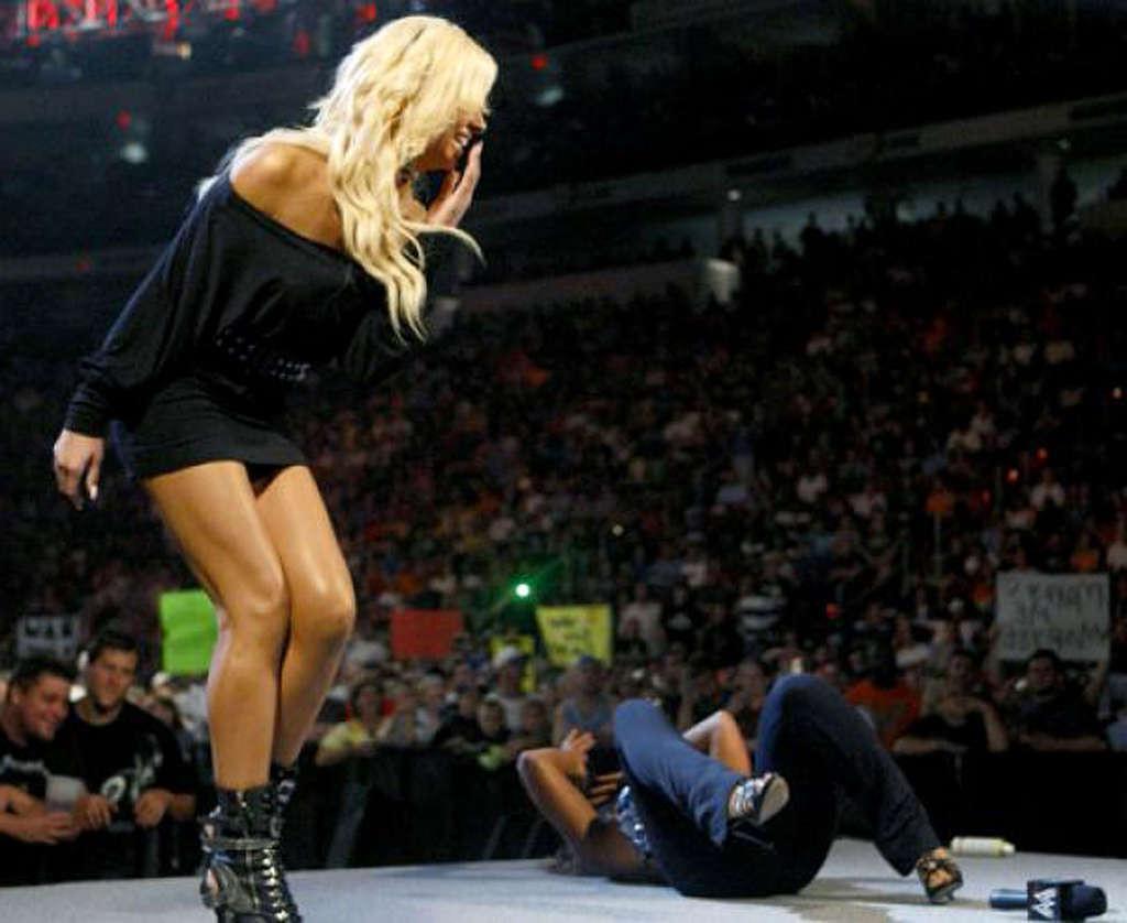 16P Maryse Ouellet looking nice and hot on her sexy private photos