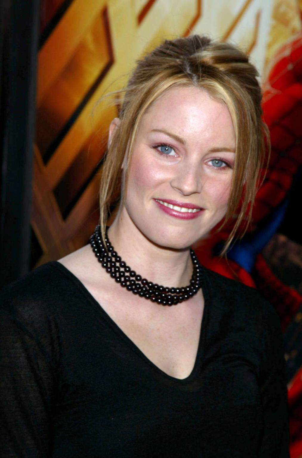10P Elizabeth Banks exposing ass in see thru dress to thong and posing hot