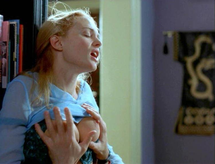 15P Heather Graham letting a guy to touch her tits