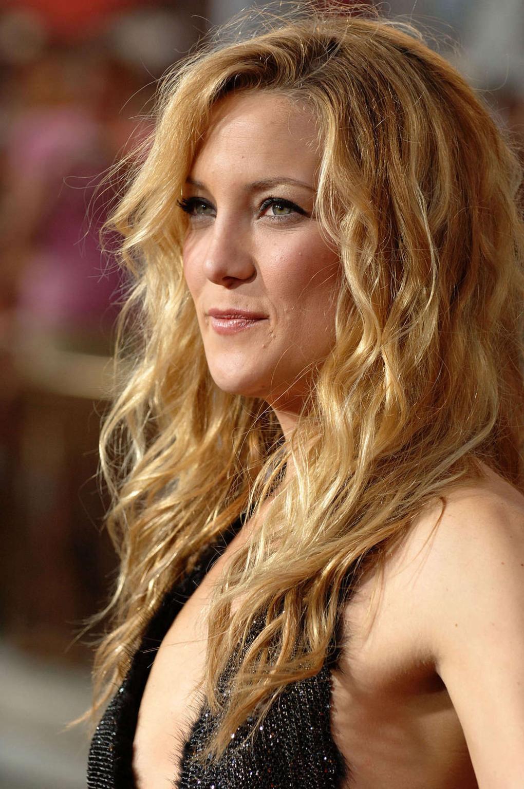 16P Kate Hudson looking very sexy in see thru and tight dress
