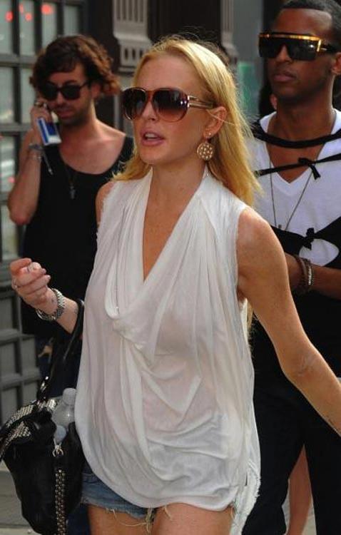 15P Lindsay Lohan seductive in the bed with a guy