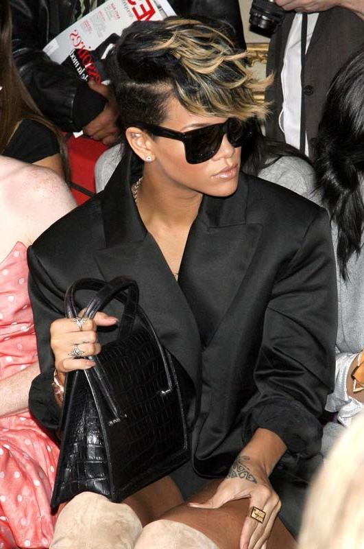 15P Rihanna upskirt and see through of her panties