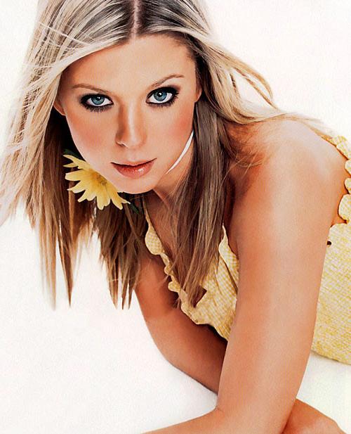 10P Tara Reid showing her nice big tits oops paparazzi pictures and posing very sexy