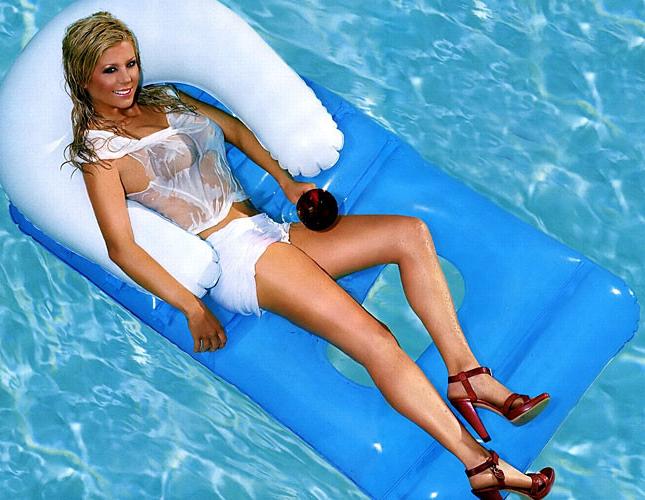 10P Tara Reid showing her nice big tits oops paparazzi pictures and posing very sexy