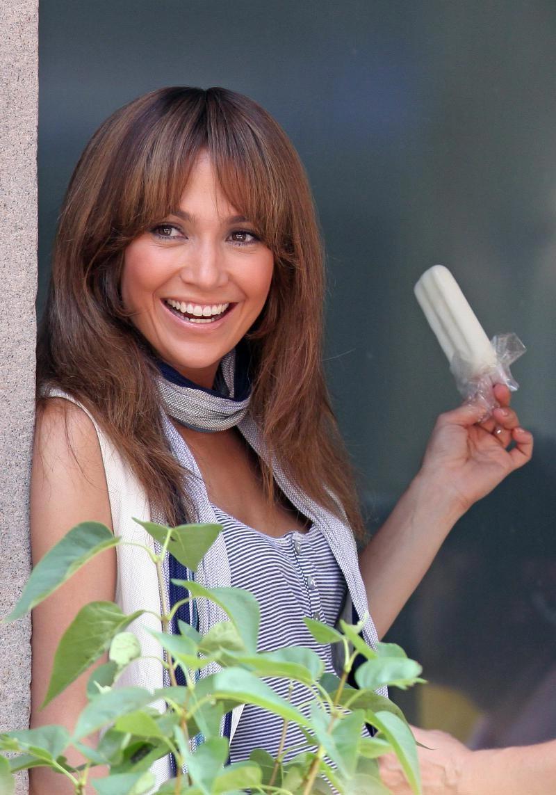 15P Jennifer Lopez licking icecream and nice see thru