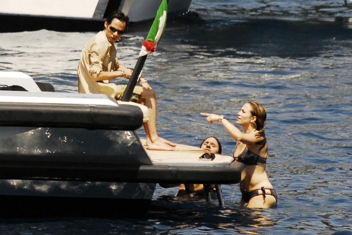 15P Jennifer Lopez licking icecream and nice see thru