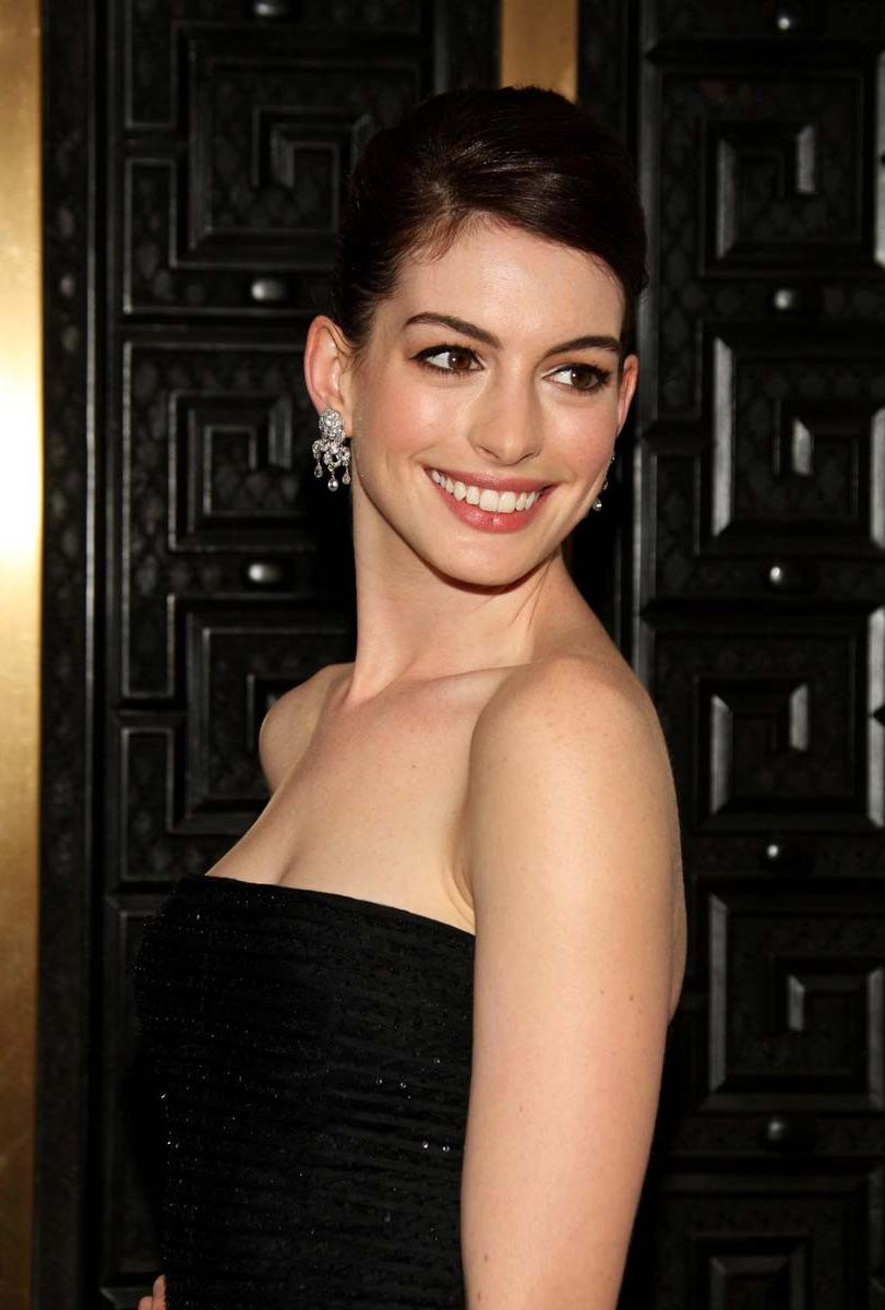 15P Anne Hathaway gorgeous nude topless in sex caps