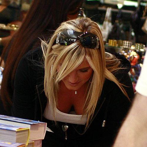 16P Brooke Hogan look sexy in bikini paparazzi pictures and downblouse