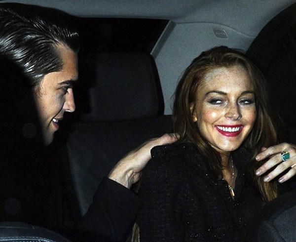 15P Lindsay Lohan sexy lingerie in sensual striptease