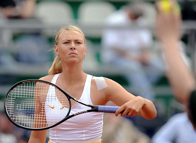 10P Maria Sharapova downblouse on court and upskirt paparazzi pictures