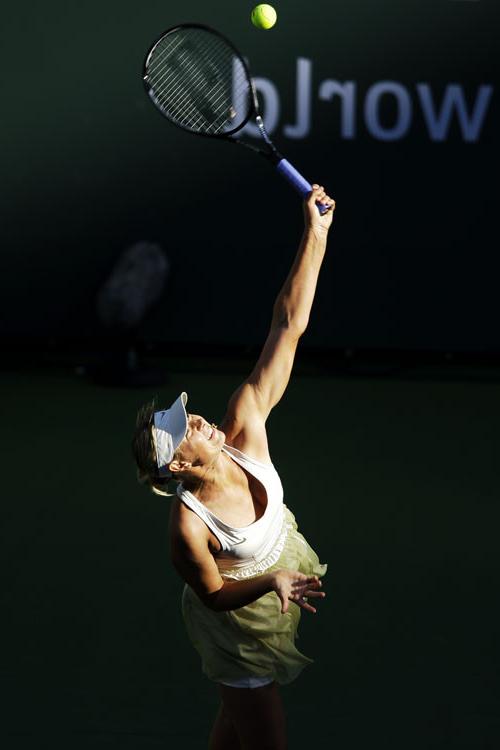 16P Maria Sharapova downblouse on court and upskirt paparazzi pictures