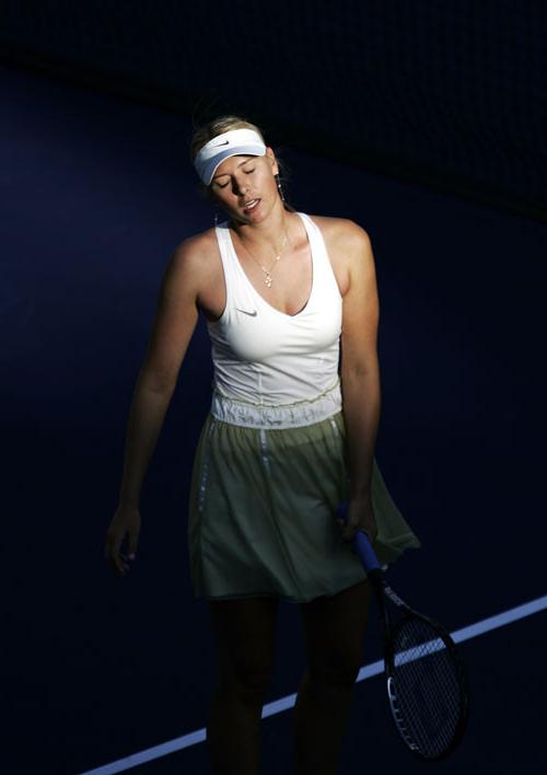 16P Maria Sharapova downblouse on court and upskirt paparazzi pictures