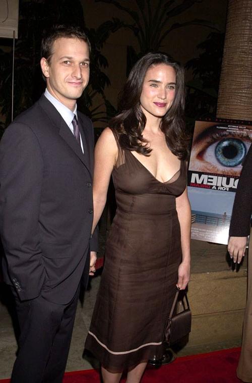 16P Jennifer Connelly showing her nice big tits in see thru