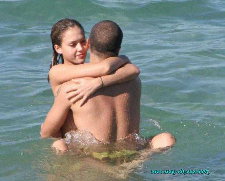 16P Jessica Alba showing her nice big tits in see thru