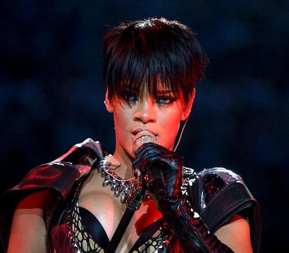 16P Rihanna showing her nice big tits in see thru top