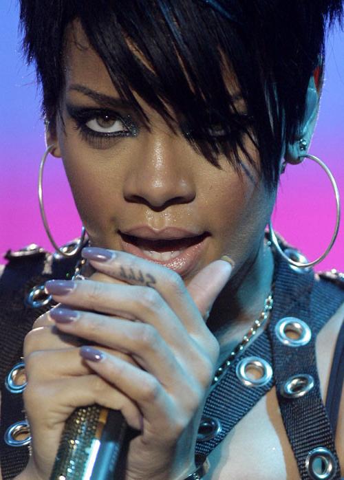 16P Rihanna showing her nice big tits in see thru top