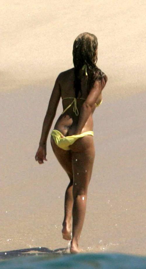 16P Jessica Alba showing her nice big tits in see thru