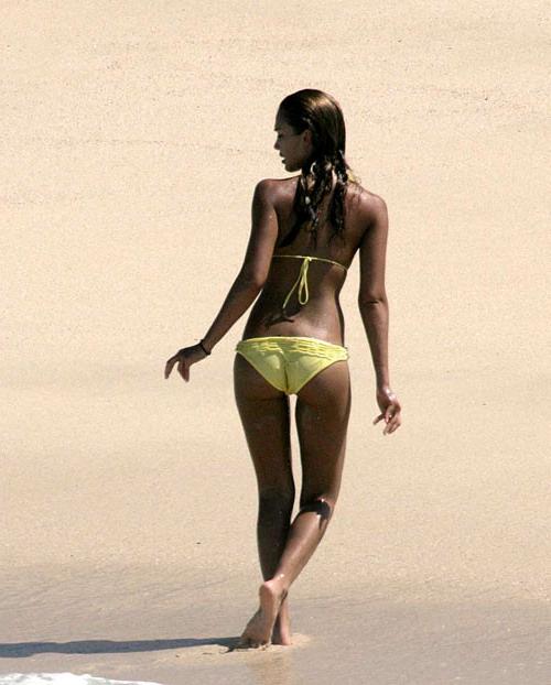 16P Jessica Alba showing her nice big tits in see thru