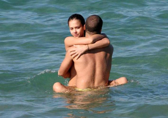 16P Jessica Alba showing her nice big tits in see thru