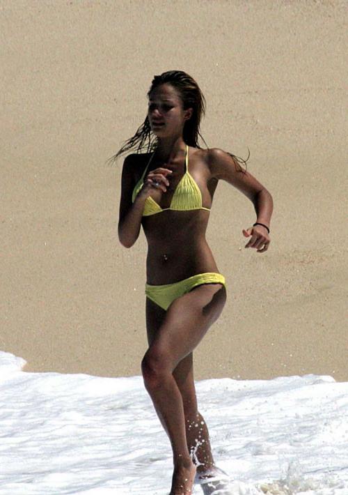 16P Jessica Alba showing her nice big tits in see thru
