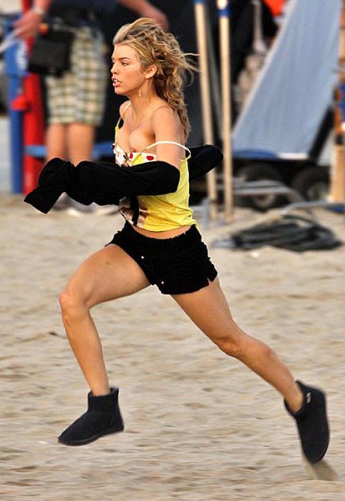 16P AnnaLynne McCord showing her nice big tits oops