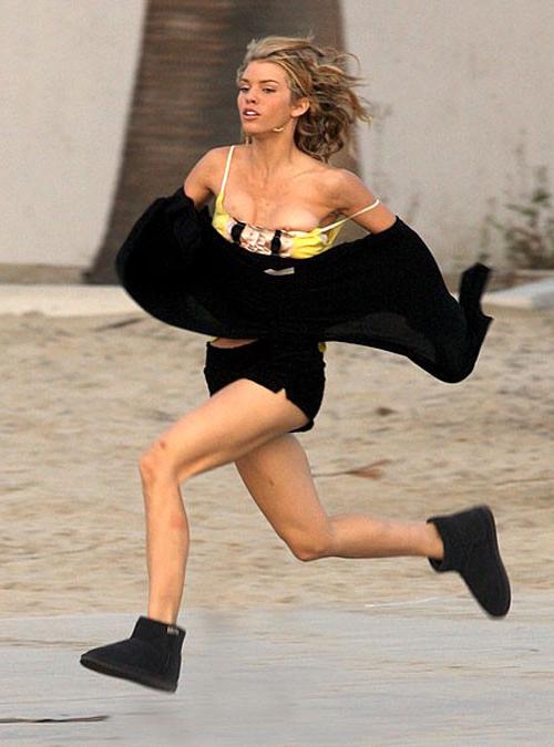 16P AnnaLynne McCord showing her nice big tits oops