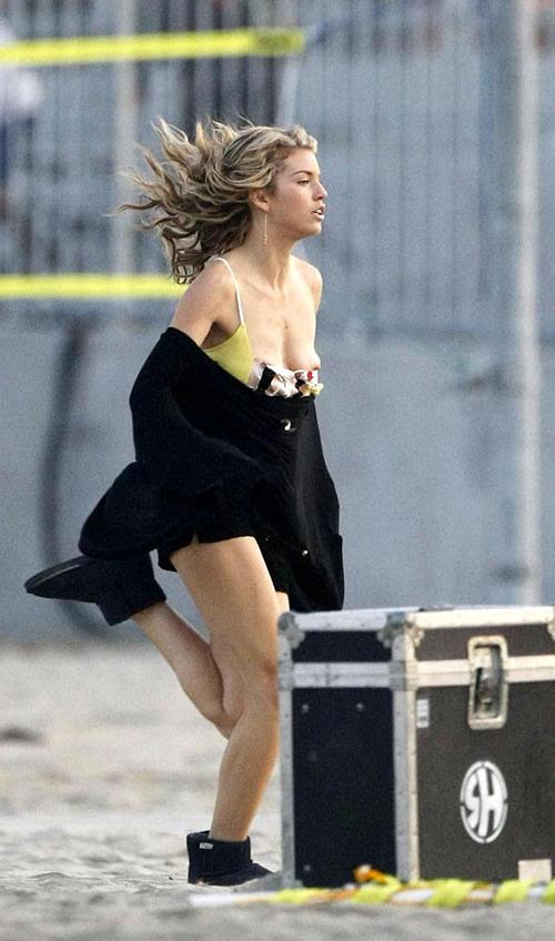 16P AnnaLynne McCord showing her nice big tits oops