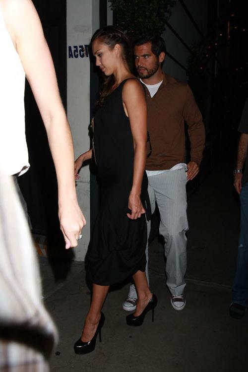 16P Jessica Alba showing her nice big tits in see thru
