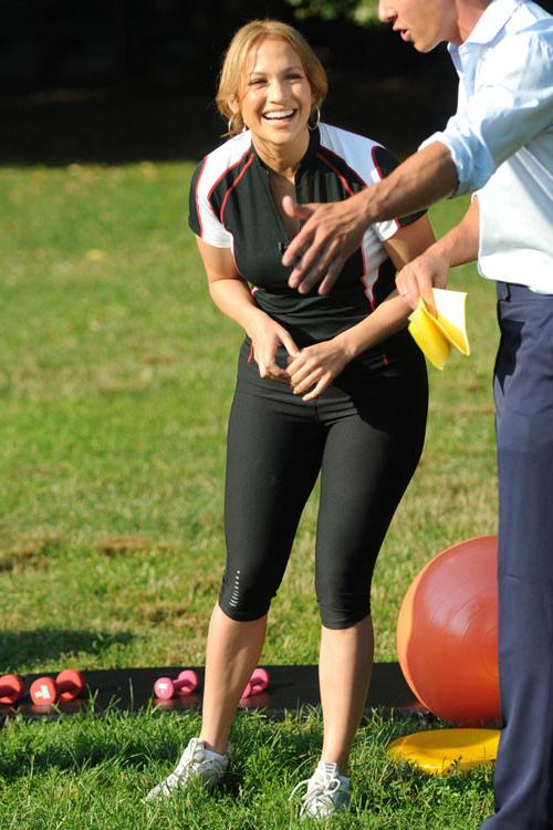 16P Jennifer Lopez showing her big tits in see thru