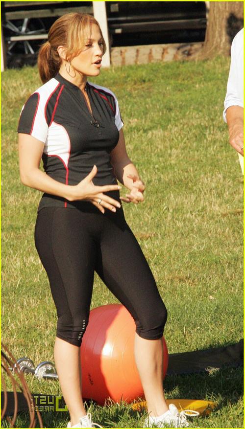 16P Jennifer Lopez showing her big tits in see thru