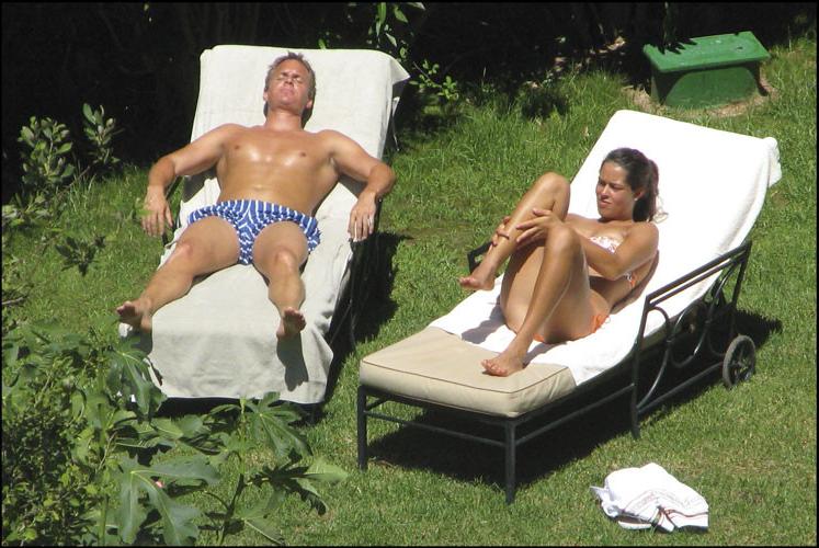 16P Ana Ivanovic upskirt and downblouse on court paparazzi pictures