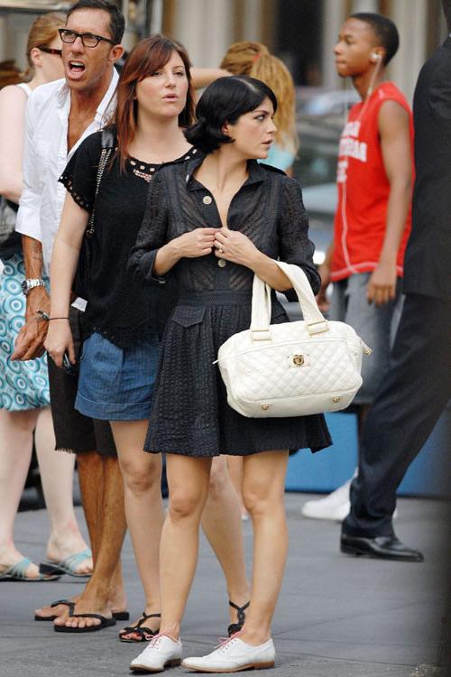 16P Selma Blair showing nice tits in see thru dress paparazzi pics