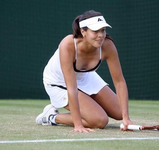 16P Ana Ivanovic showing her pookies and downblouse paparazzi pics