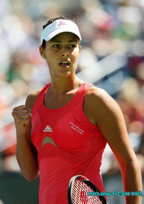 16P Ana Ivanovic almost downblouse and show pookies to paparazzi